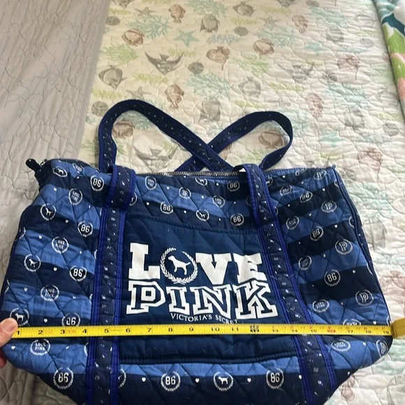 Victoria’s Secret travel bag - Picture 7 of 8